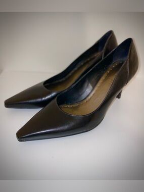 Michelle D Black Pointed-Toe Kitten Heel Leather Pumps